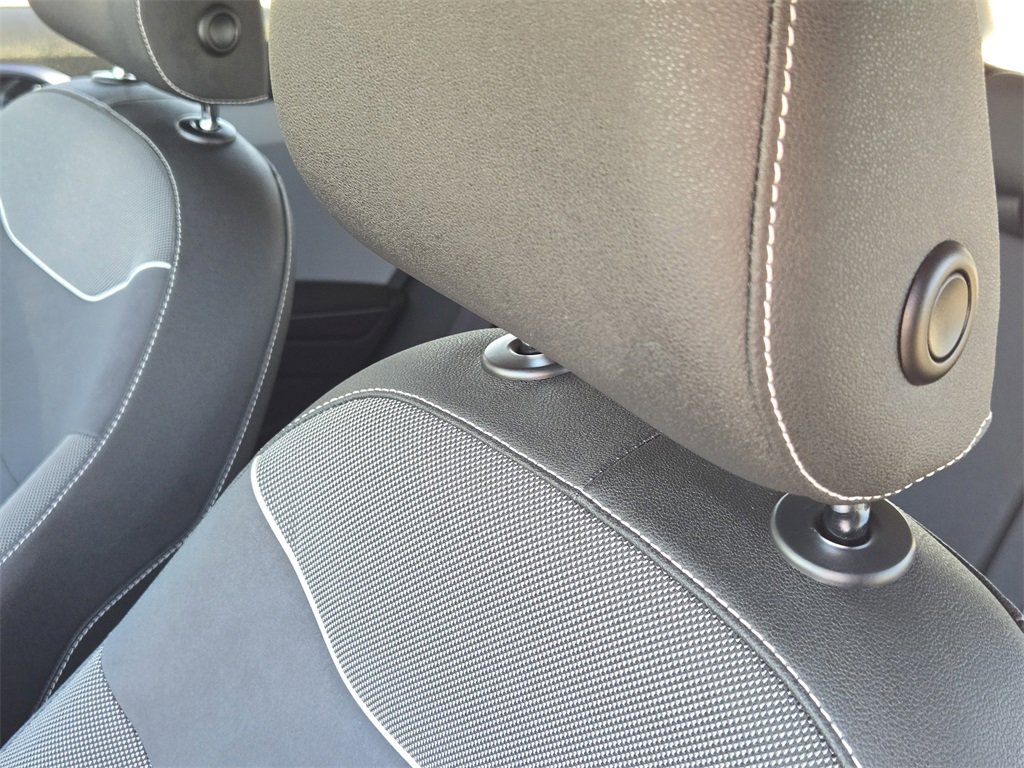 Used 2024 Volkswagen Taos SE image 17