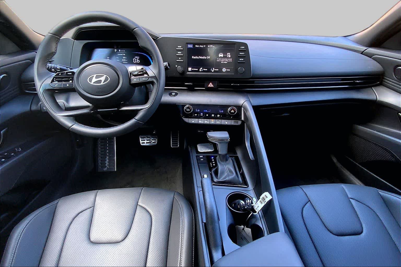 New 2026 Hyundai Elantra SEL Sport FWD image 5