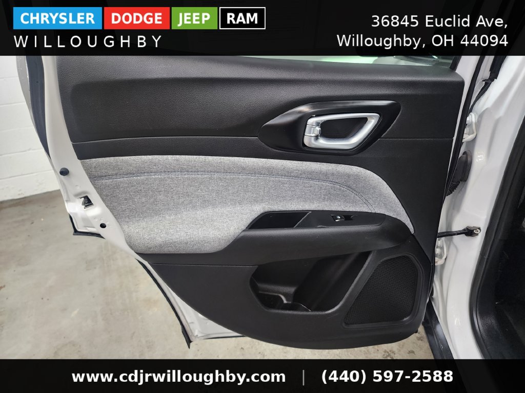 Used 2025 Jeep Compass Latitude AWD/4WD image 23
