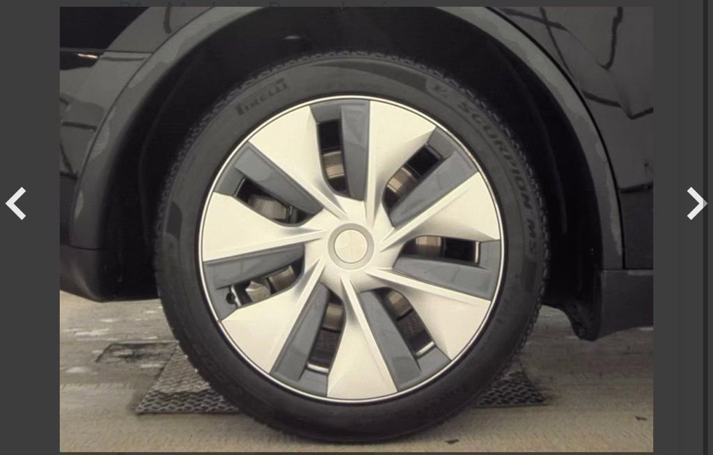 Used 2024 Tesla Model Y Long Range AWD/4WD image 9