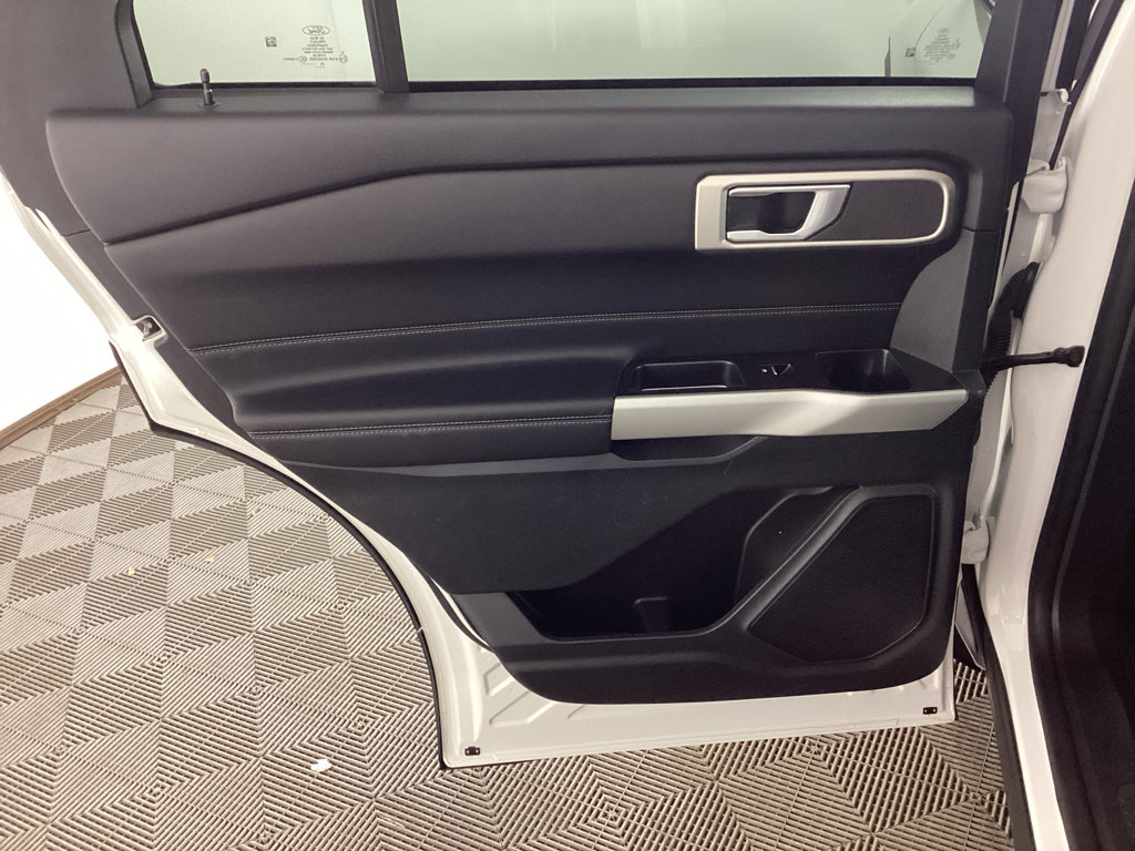 Used 2023 Ford Explorer XLT image 15
