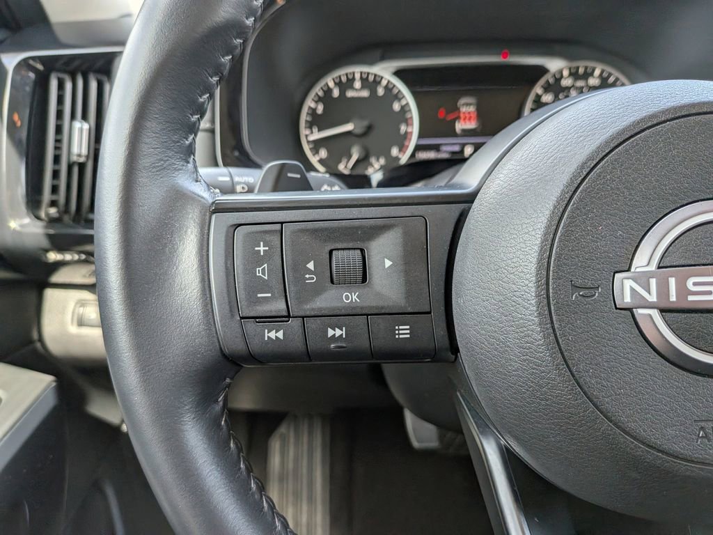 Used 2024 Nissan Pathfinder SV image 16