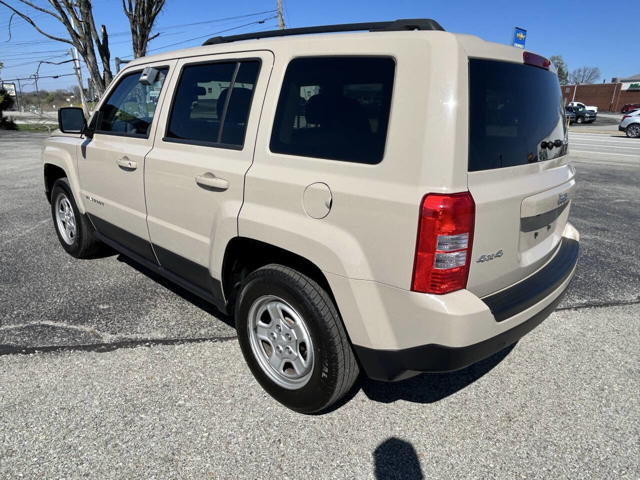 Used 2017 Jeep Patriot Sport w/ Power Value Group AWD/4WD image 8