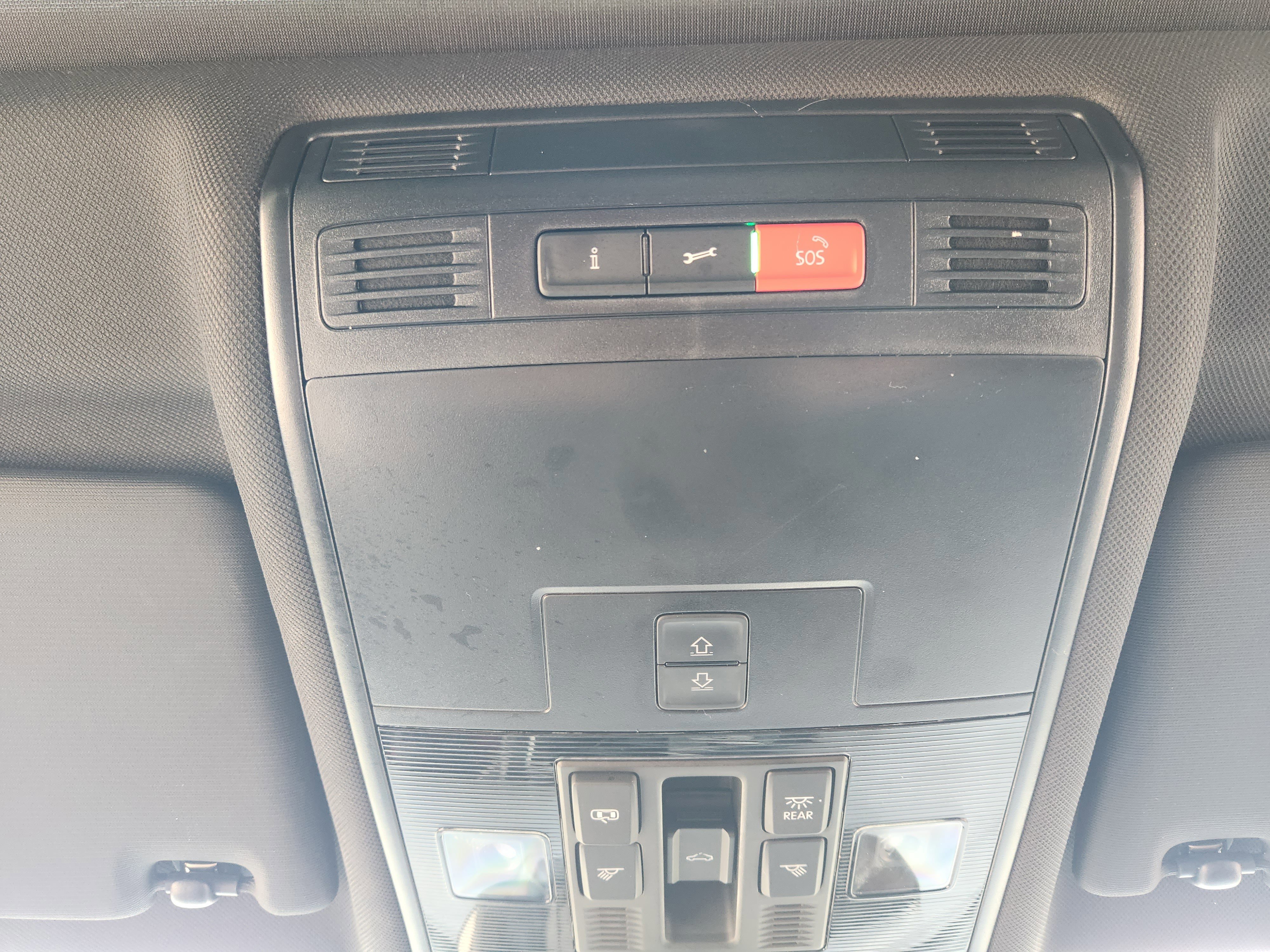 Used 2022 Volkswagen Tiguan SE R-Line image 19