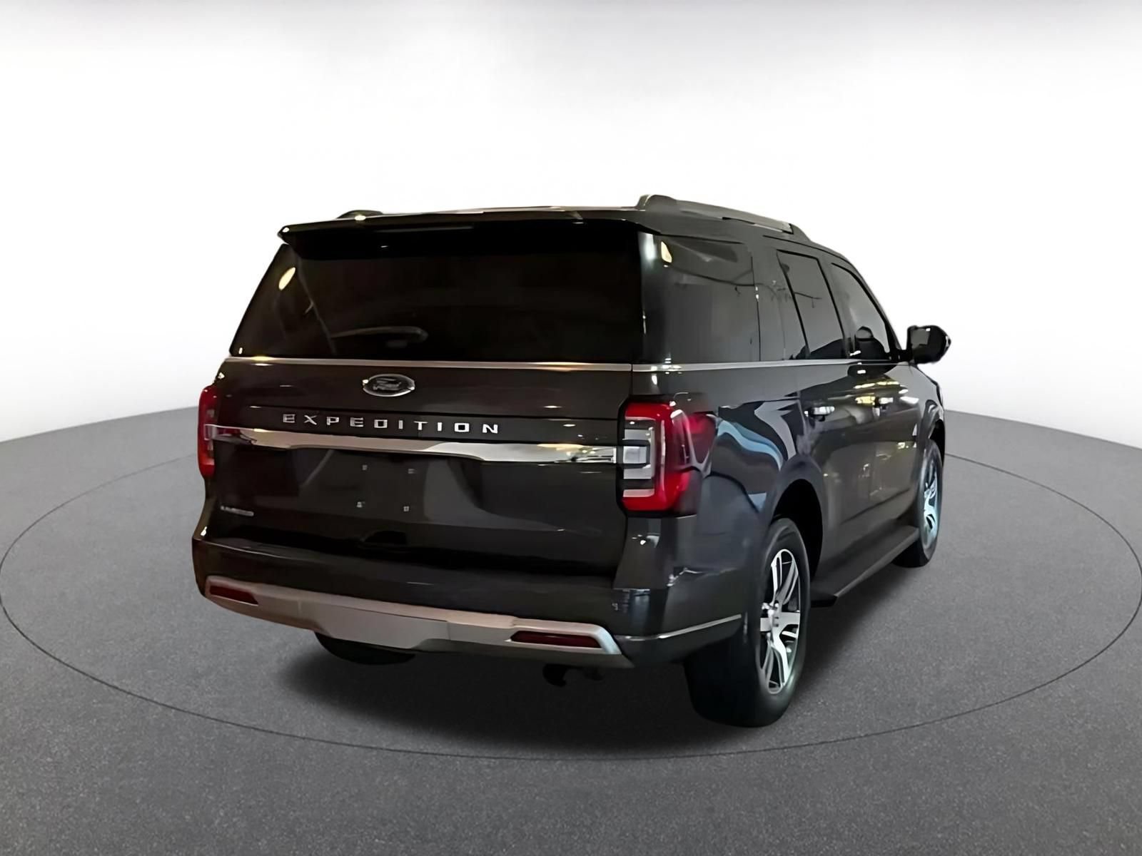 Used 2024 Ford Expedition Limited AWD/4WD image 11