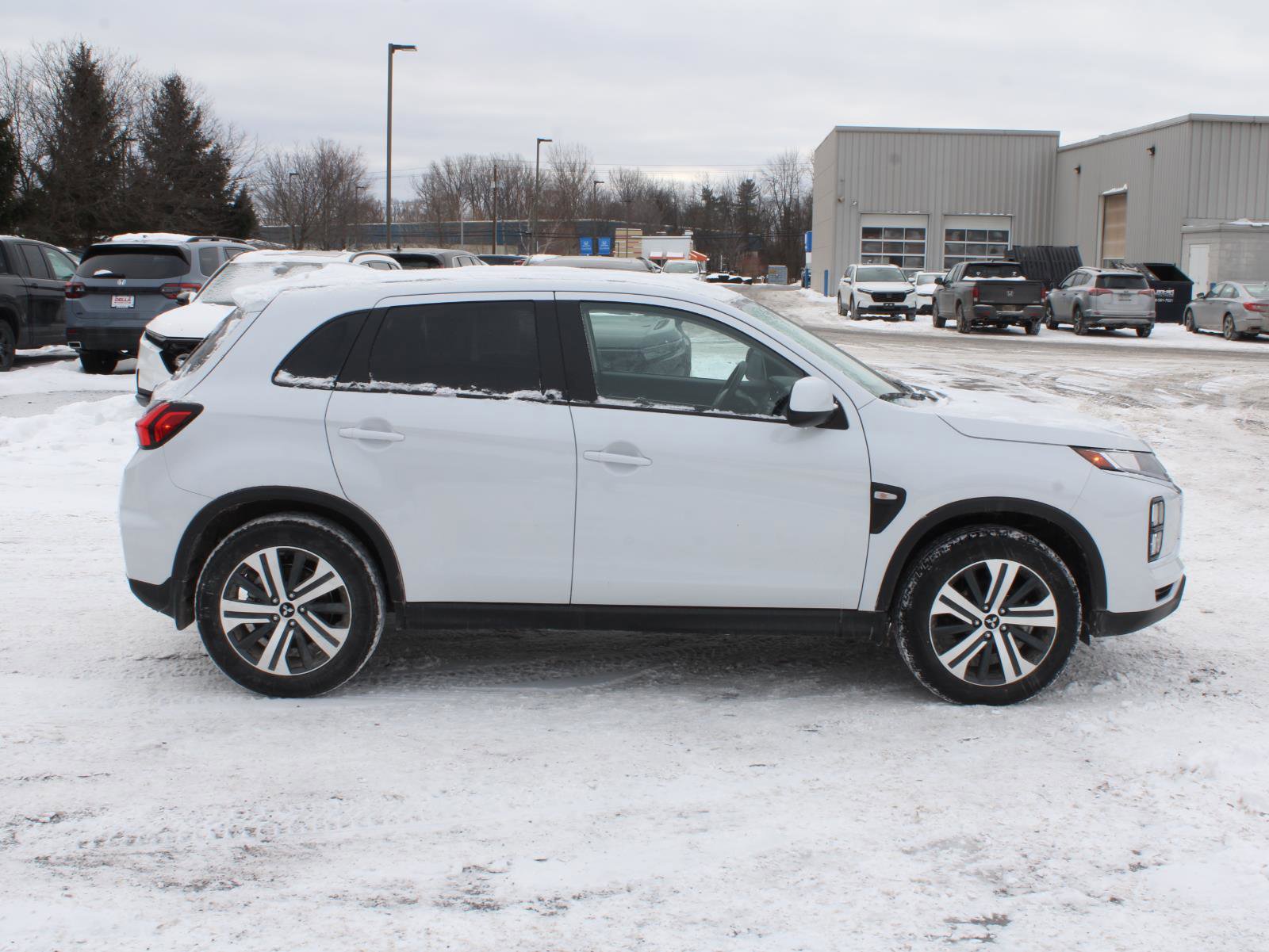 Used 2025 Mitsubishi Outlander Sport ES image 4
