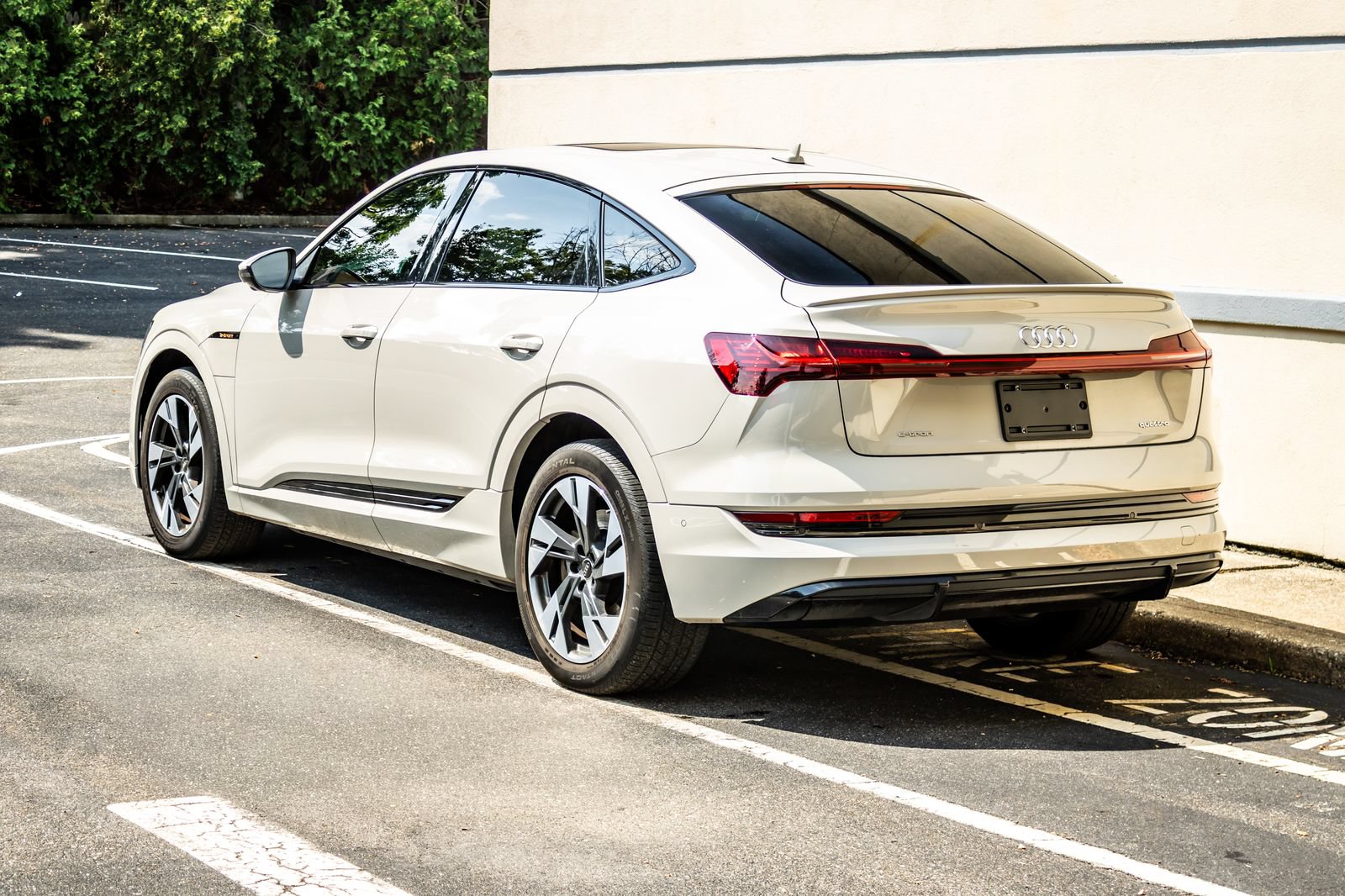Used 2022 Audi e-tron Premium AWD/4WD image 5