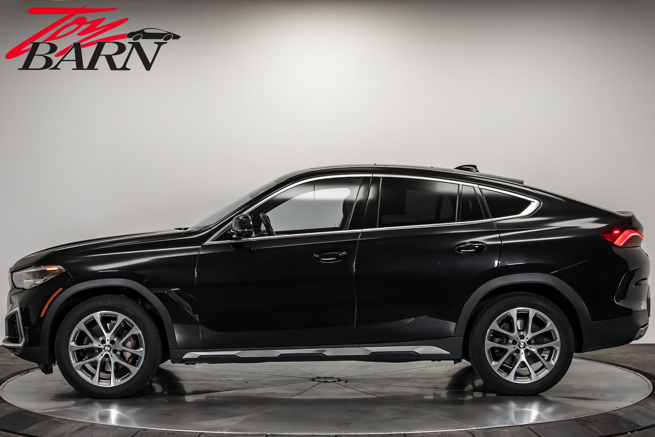 Used 2023 BMW X6 xDrive40i w/ Premium Package image 2