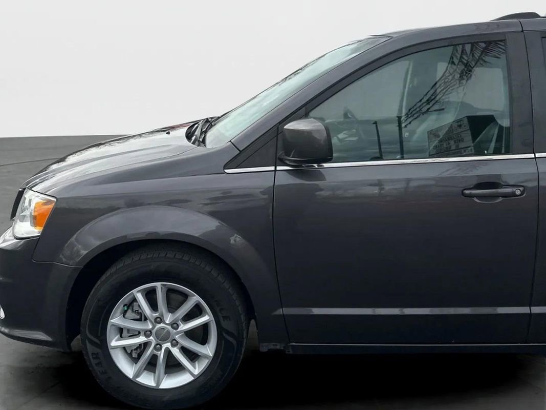 Used 2019 Dodge Grand Caravan SXT image 13