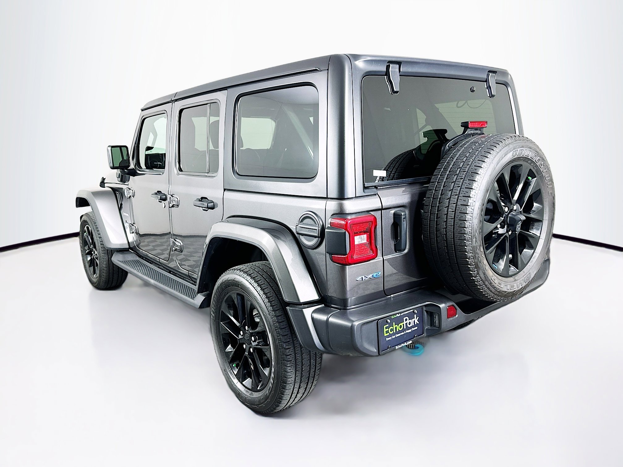 Used 2023 Jeep Wrangler Unlimited Sahara w/ Cold Weather Group AWD/4WD image 5