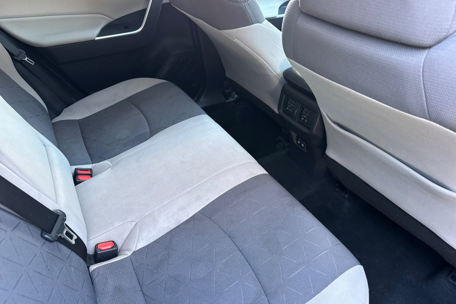 Used 2019 Toyota RAV4 XLE w/ All Weather Liner Package AWD/4WD image 33