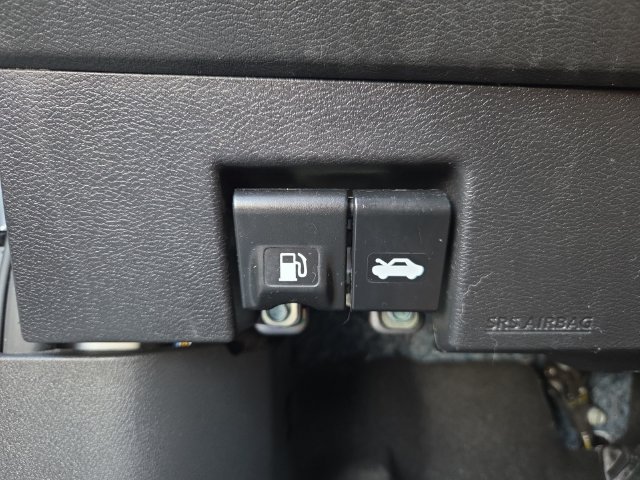 Used 2025 Nissan Versa SV w/ Trunk Package FWD image 24