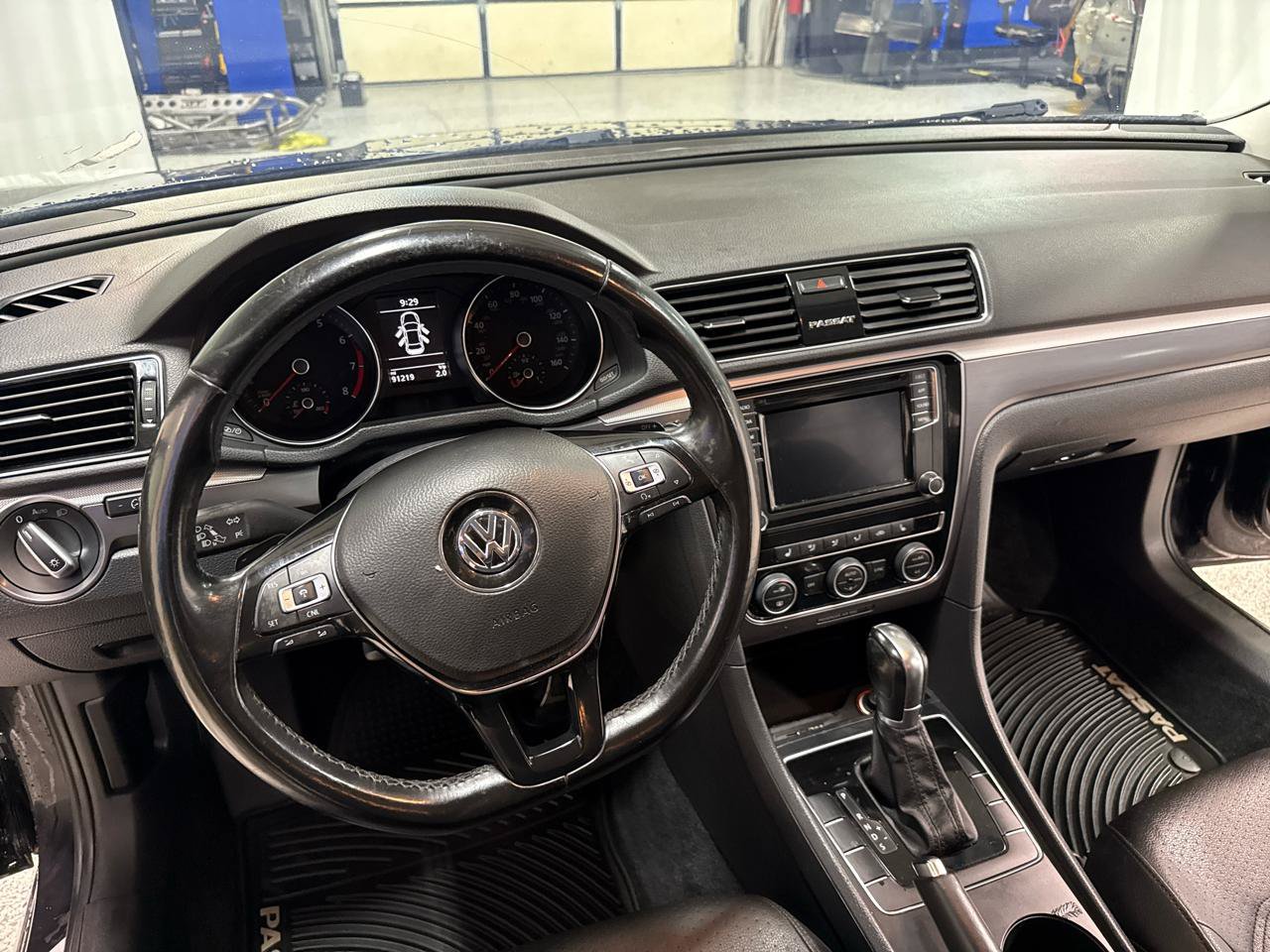 Used 2018 Volkswagen Passat 2.0T R-Line FWD image 9