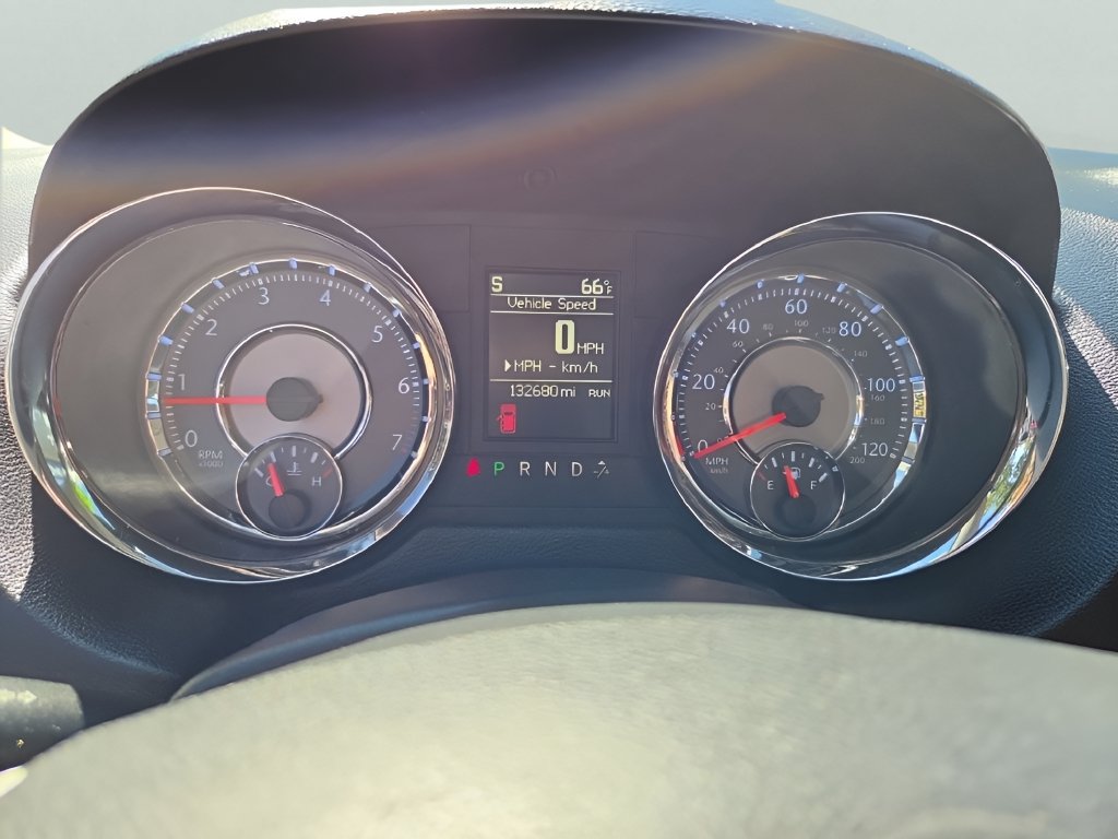 Used 2015 Chrysler Town & Country Touring FWD image 16