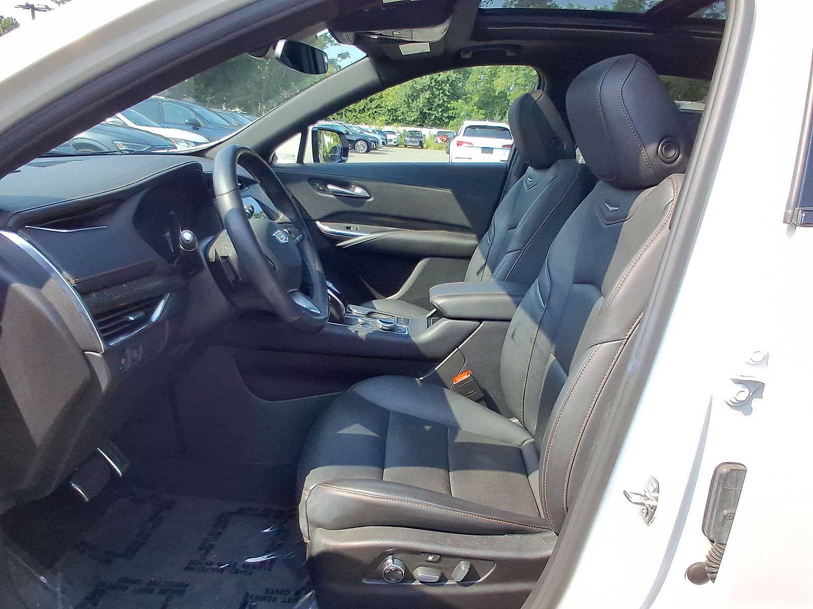 Used 2023 Cadillac XT4 Sport AWD/4WD image 17