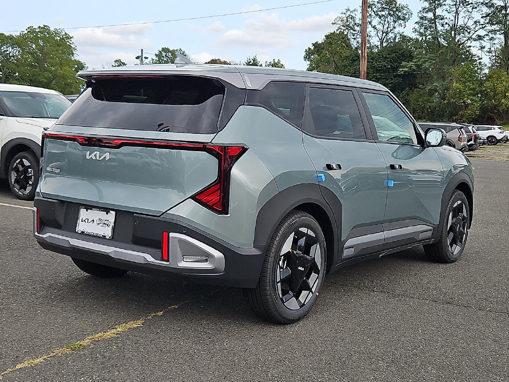 New 2027 Kia Seltos S FWD image 5