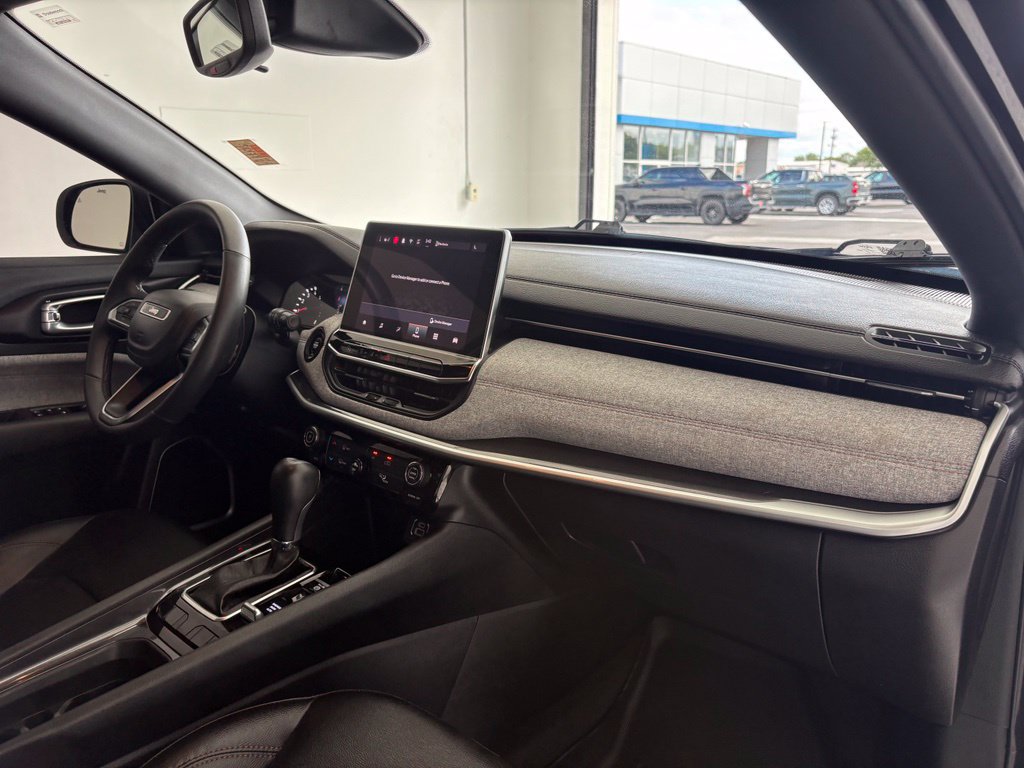 Used 2024 Jeep Compass Latitude AWD/4WD image 37