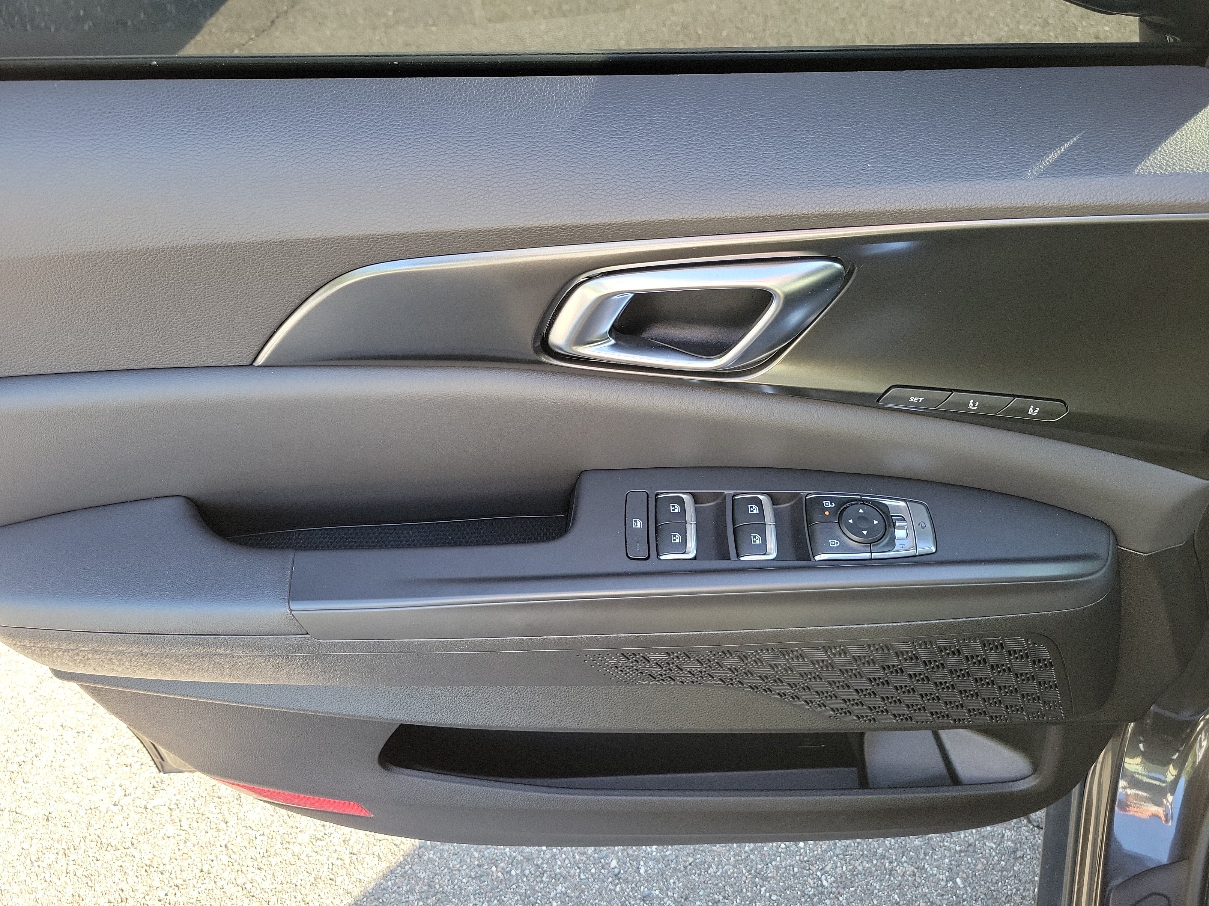 Certified 2025 Kia Carnival SX w/ SX Dark Edition Package FWD image 19
