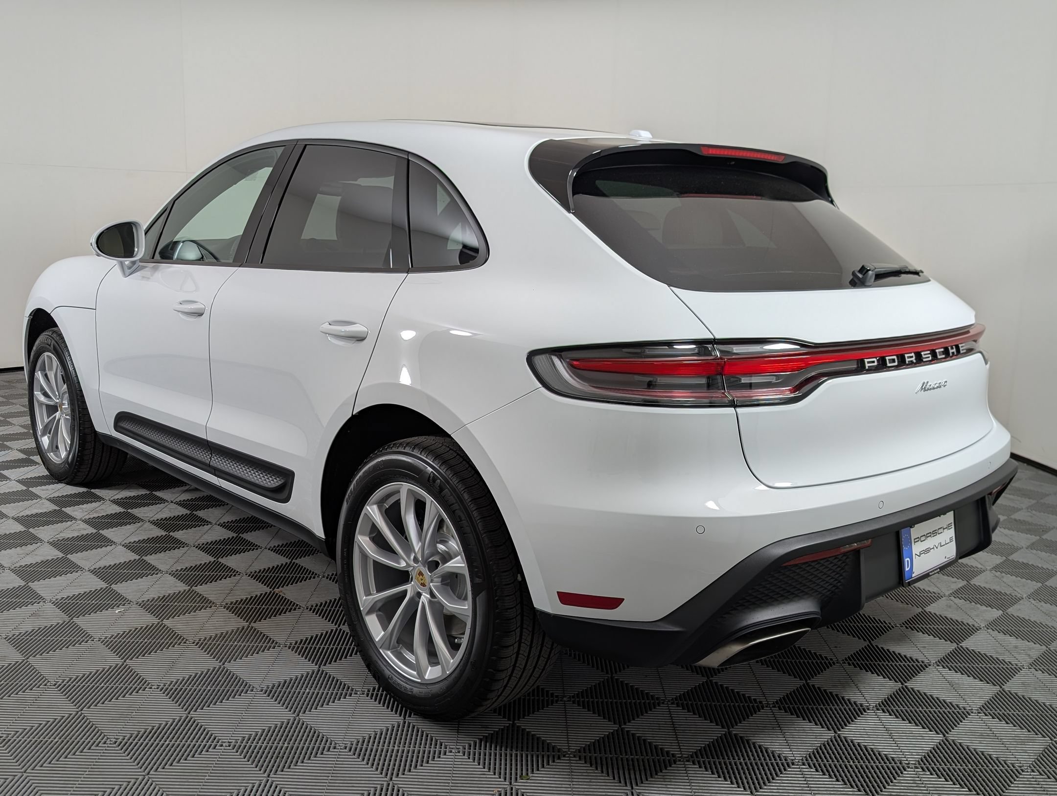 Certified 2026 Porsche Macan AWD/4WD image 3