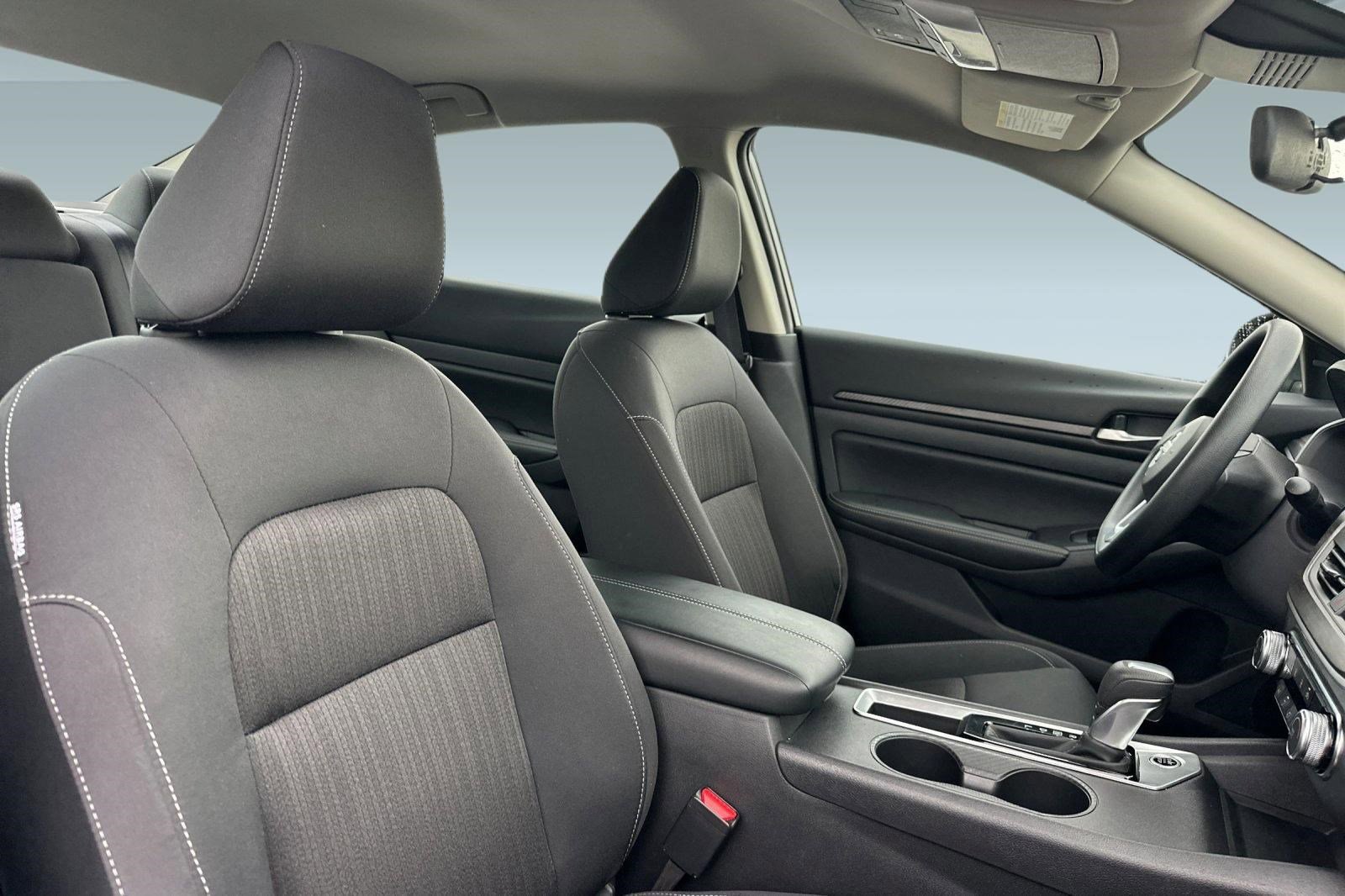 Used 2025 Nissan Altima 2.5 SV image 15