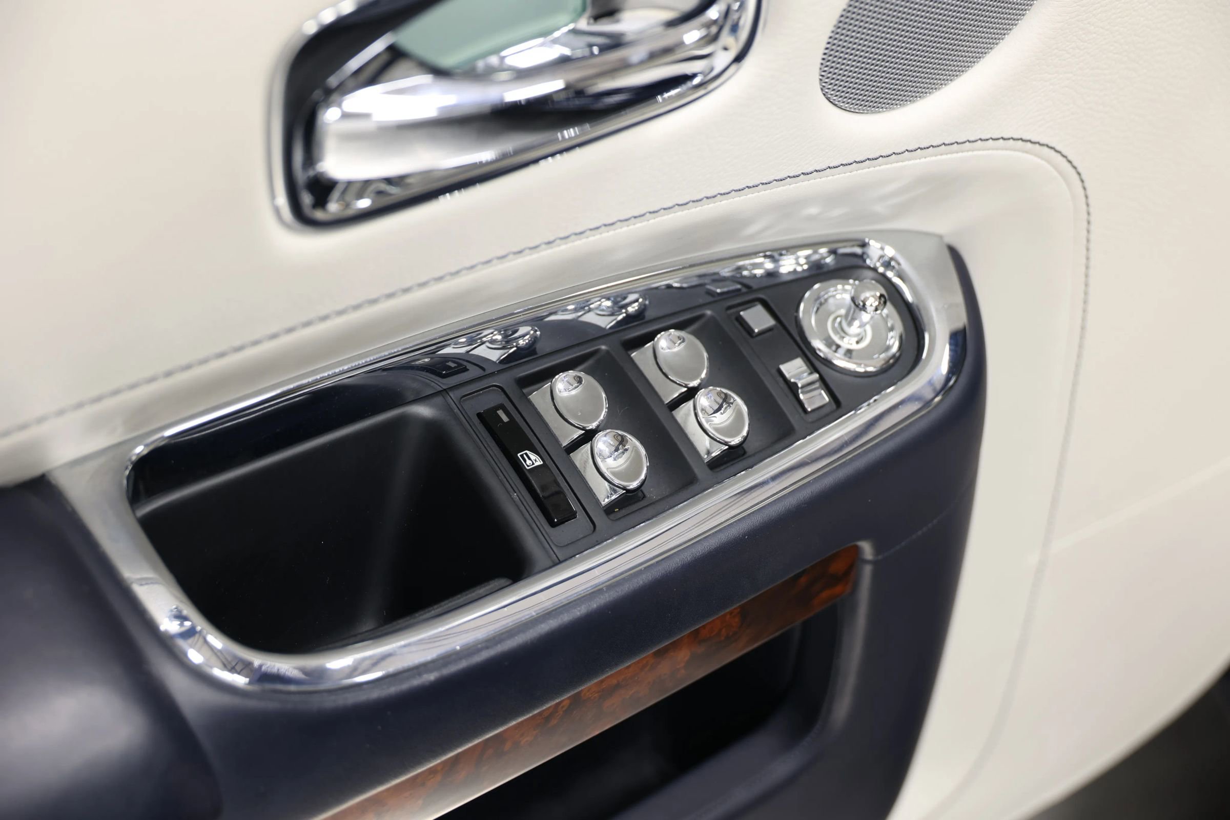 Used 2015 Rolls-Royce Ghost image 12