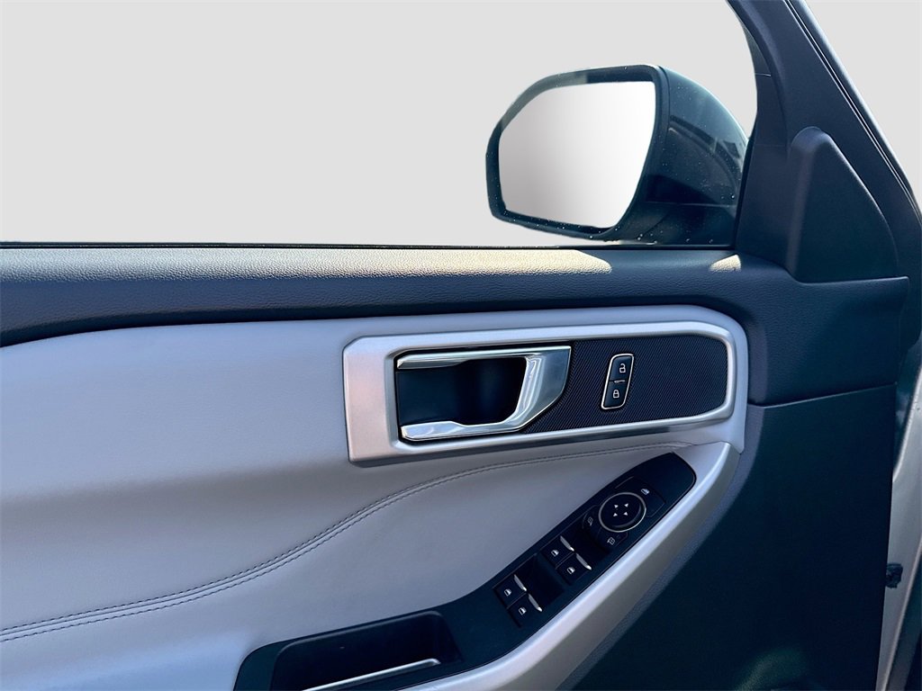 Used 2024 Ford Explorer XLT w/ Equipment Group 202A image 9