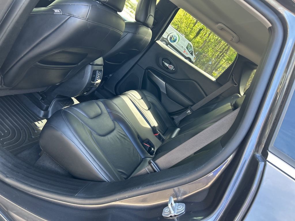 Used 2019 Jeep Cherokee Limited image 26