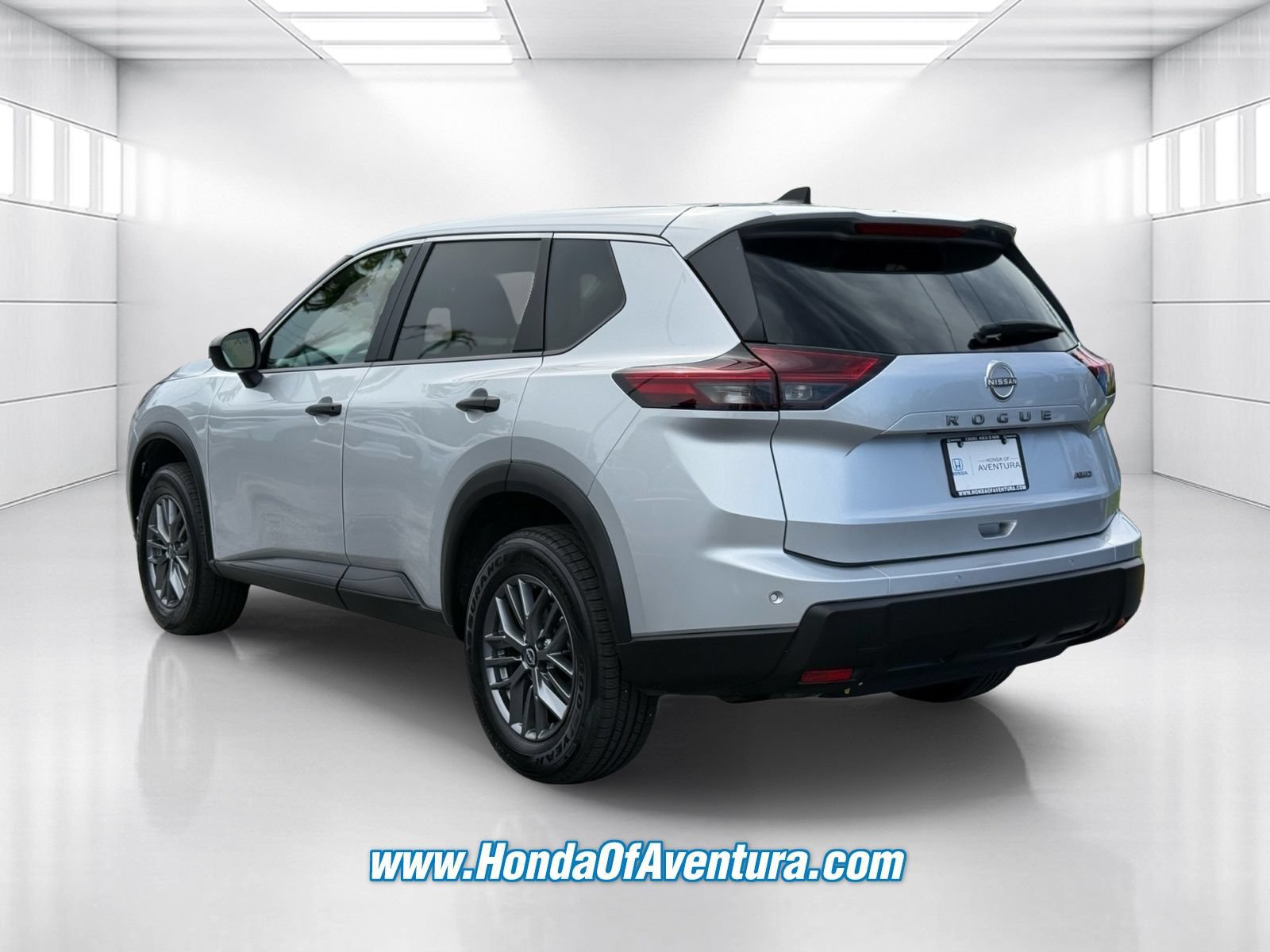 Used 2024 Nissan Rogue S AWD/4WD image 4