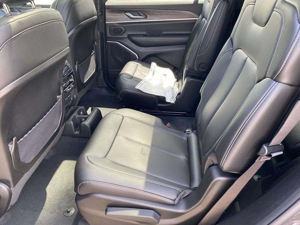 New 2026 Jeep Grand Cherokee L Limited w/ Limited Altitude Package RWD image 39