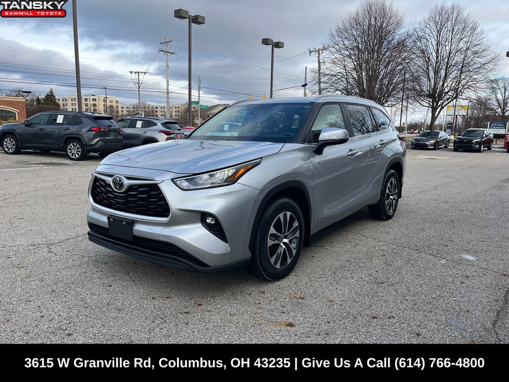 Used 2024 Toyota Highlander XLE image 1