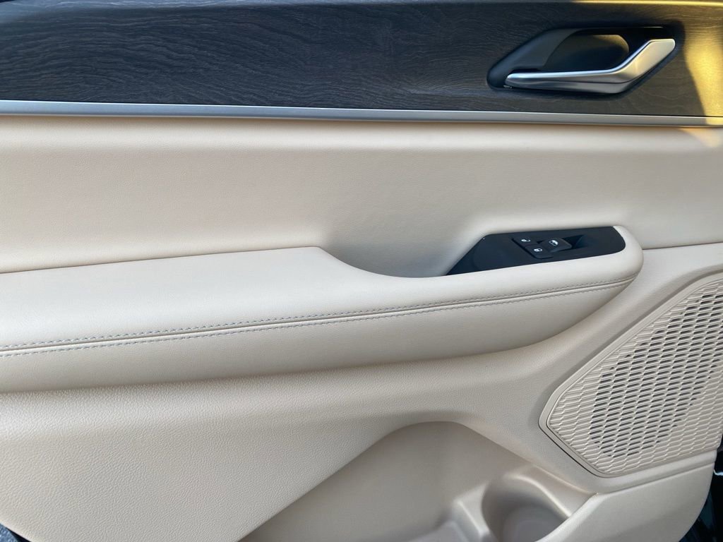 New 2025 Jeep Grand Cherokee L Limited image 31