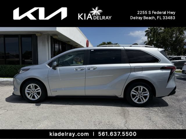 Used 2021 Toyota Sienna Limited FWD image 5