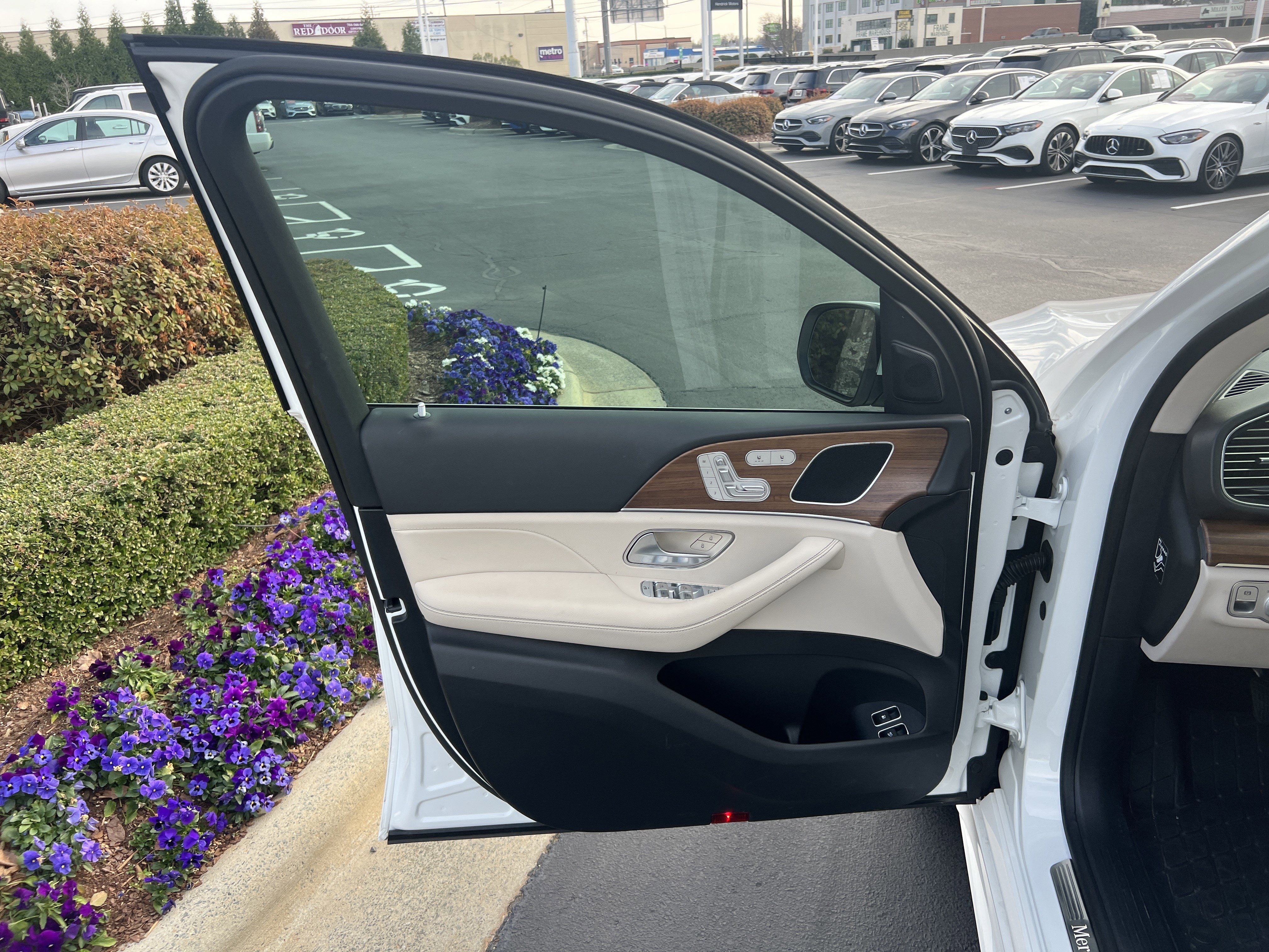 Used 2025 Mercedes-Benz GLE 450e 4MATIC image 14