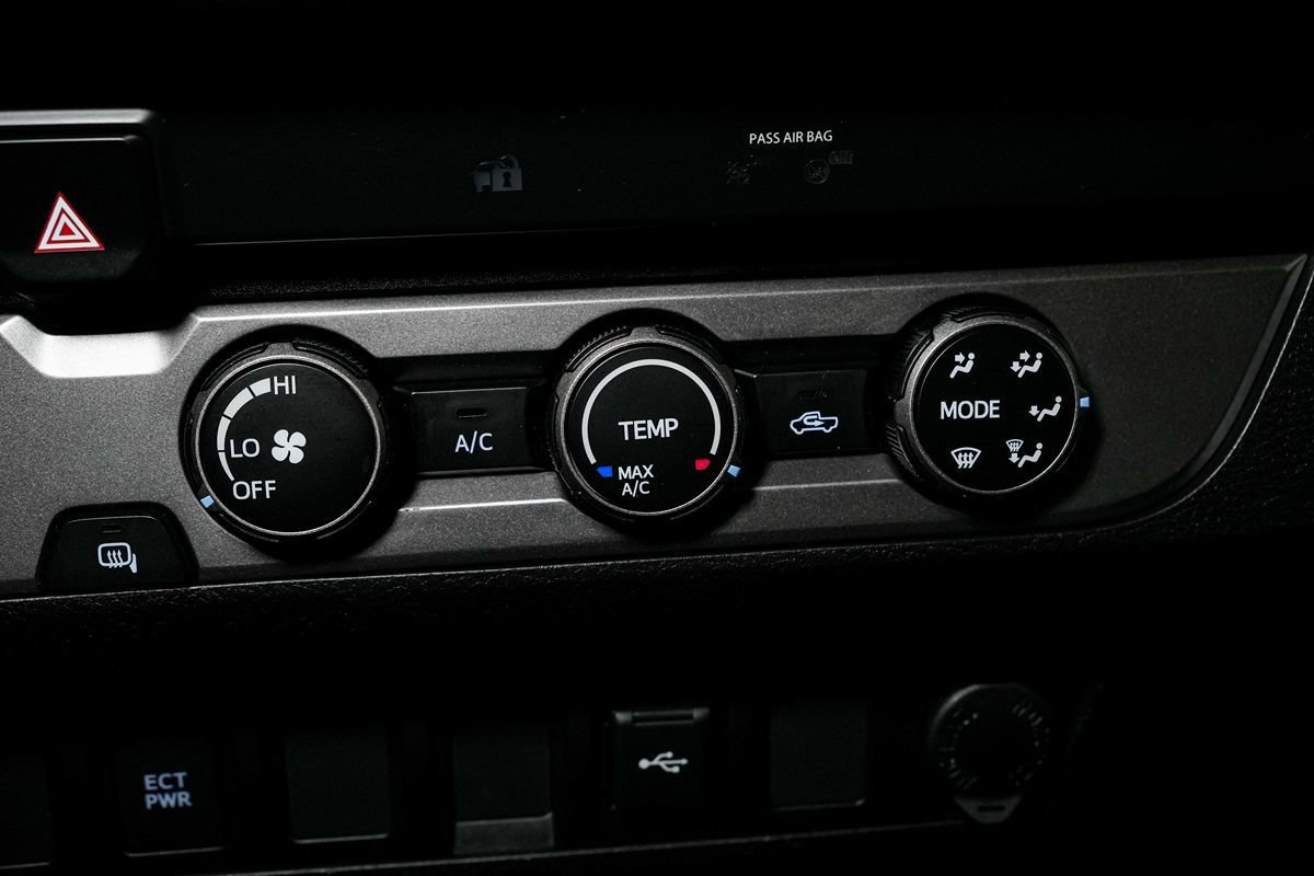 Used 2022 Toyota Tacoma SR RWD image 18