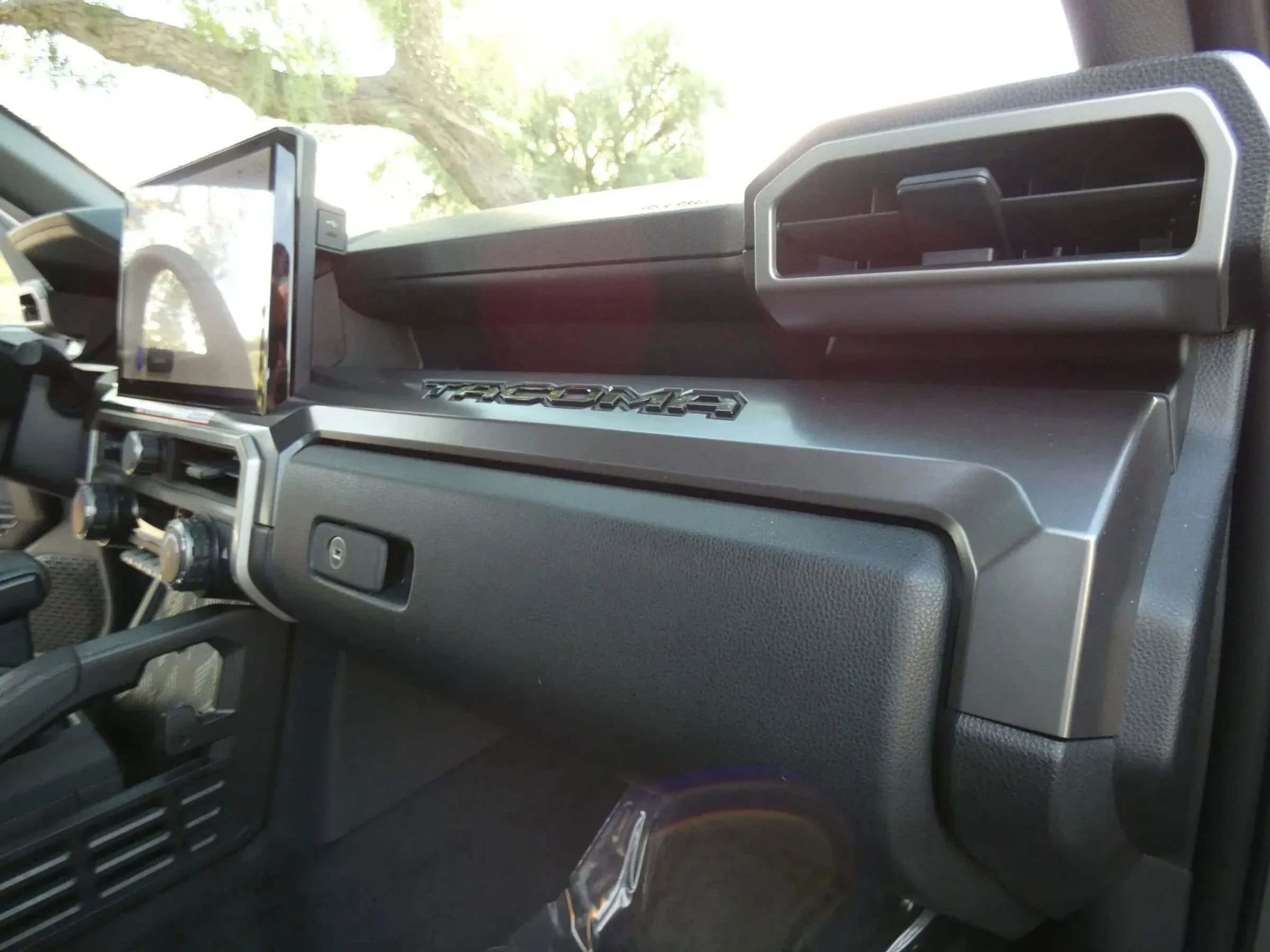 Used 2025 Toyota Tacoma TRD Sport image 37