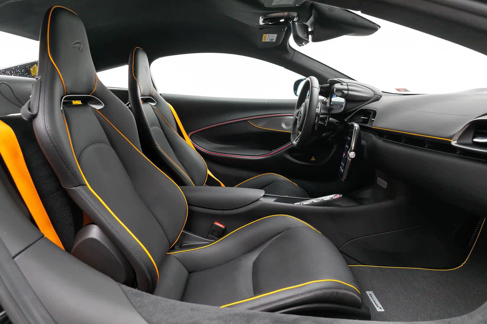 Used 2023 McLaren Artura RWD image 10