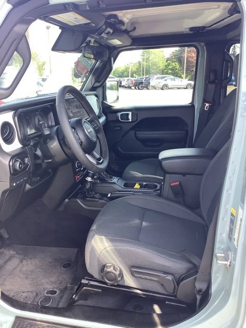 Certified 2024 Jeep Wrangler Unlimited AWD/4WD image 17
