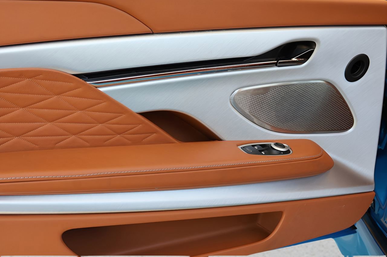 Used 2024 Aston Martin DB12 Convertible image 11