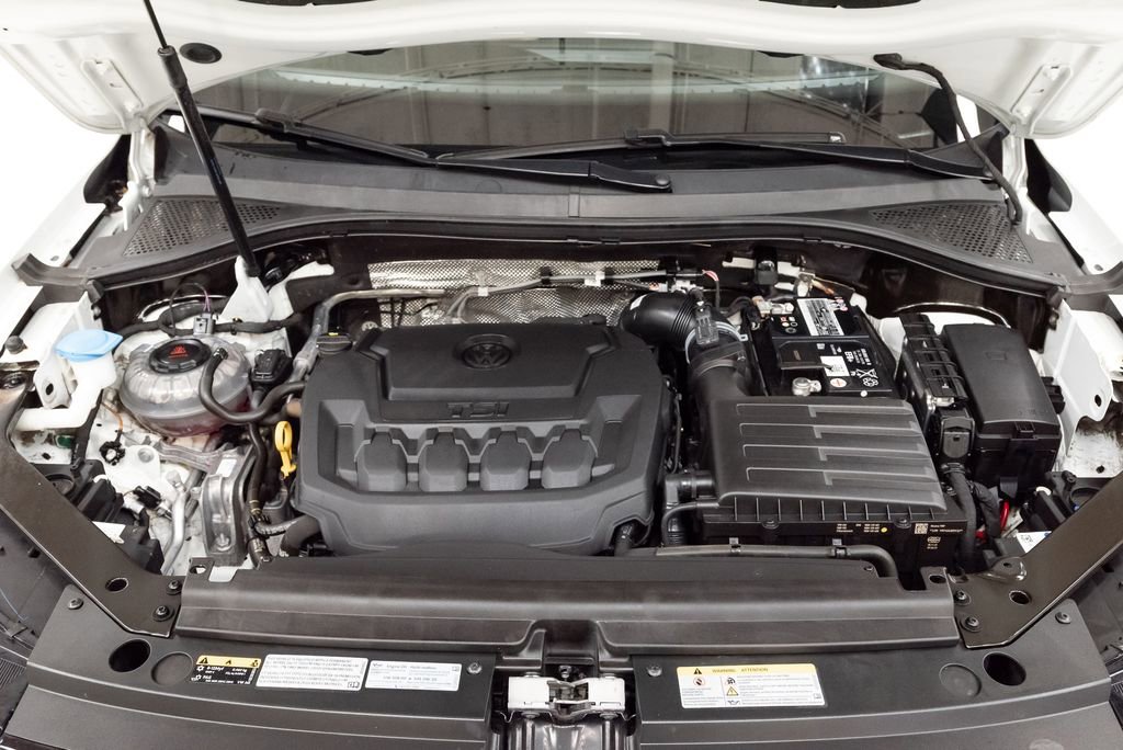 Used 2022 Volkswagen Tiguan SE R-Line image 3