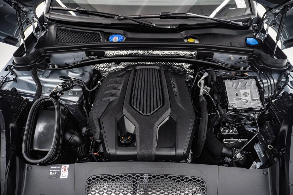 Certified 2026 Porsche Macan AWD/4WD image 29