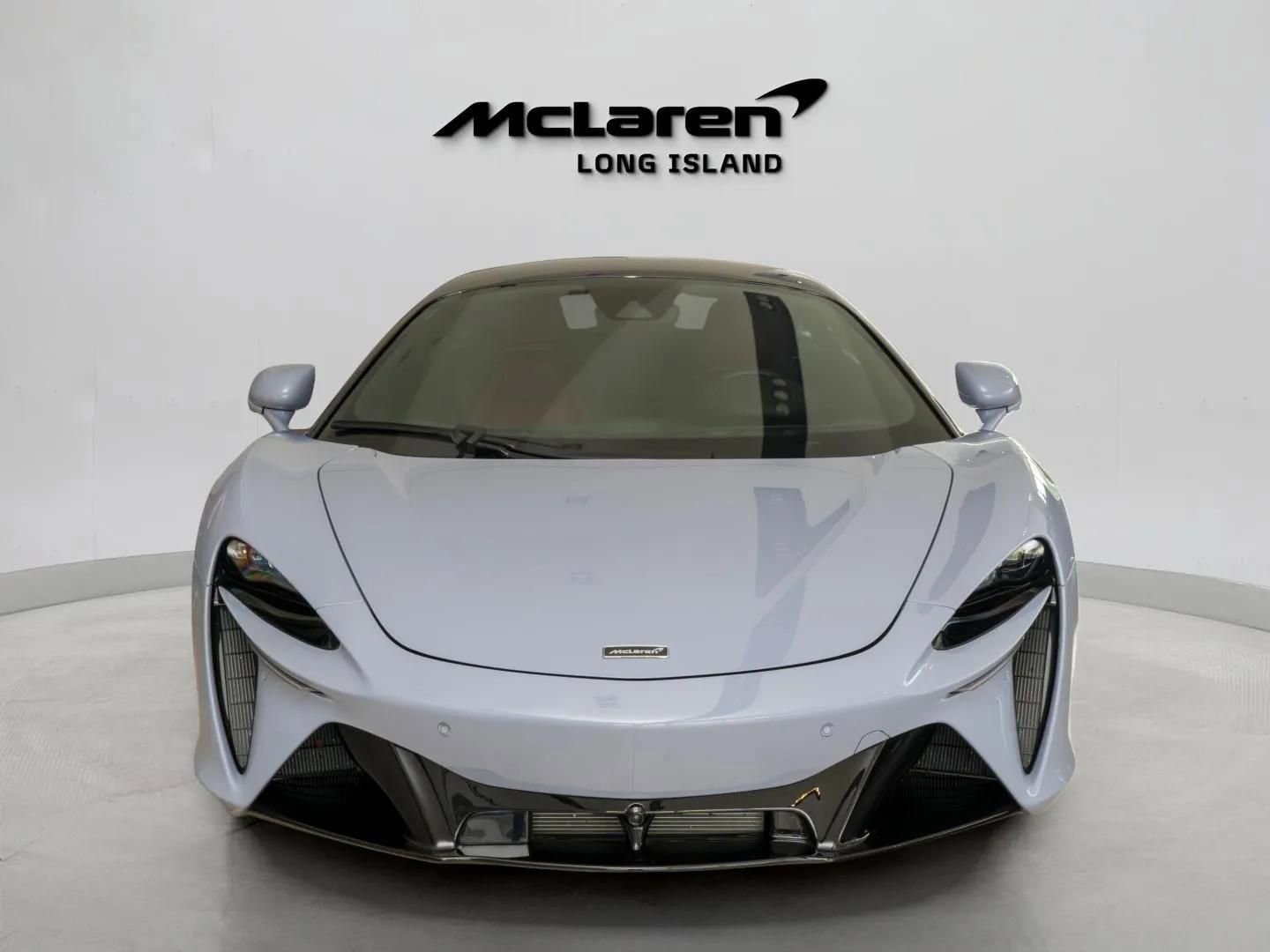 Used 2023 McLaren Artura RWD image 2