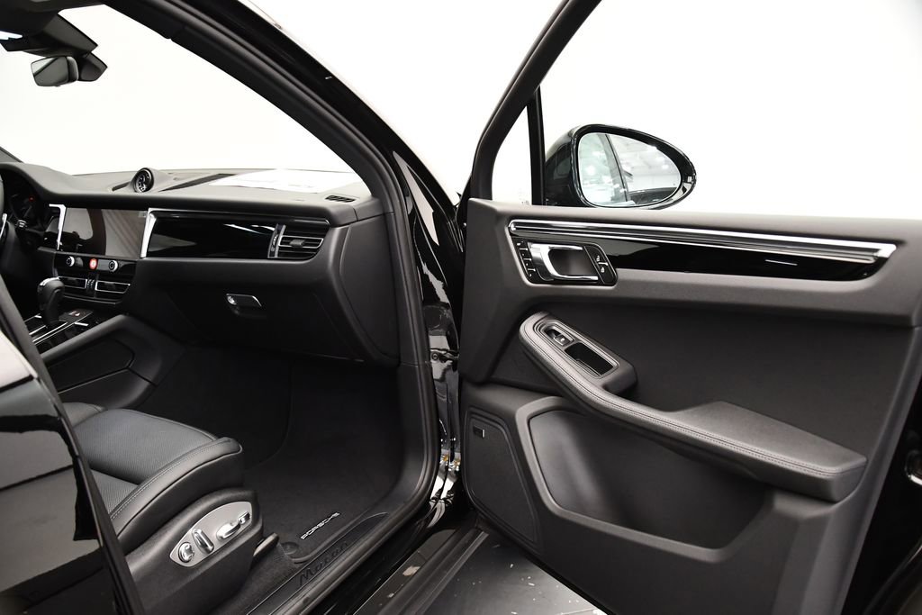 Used 2025 Porsche Macan image 48