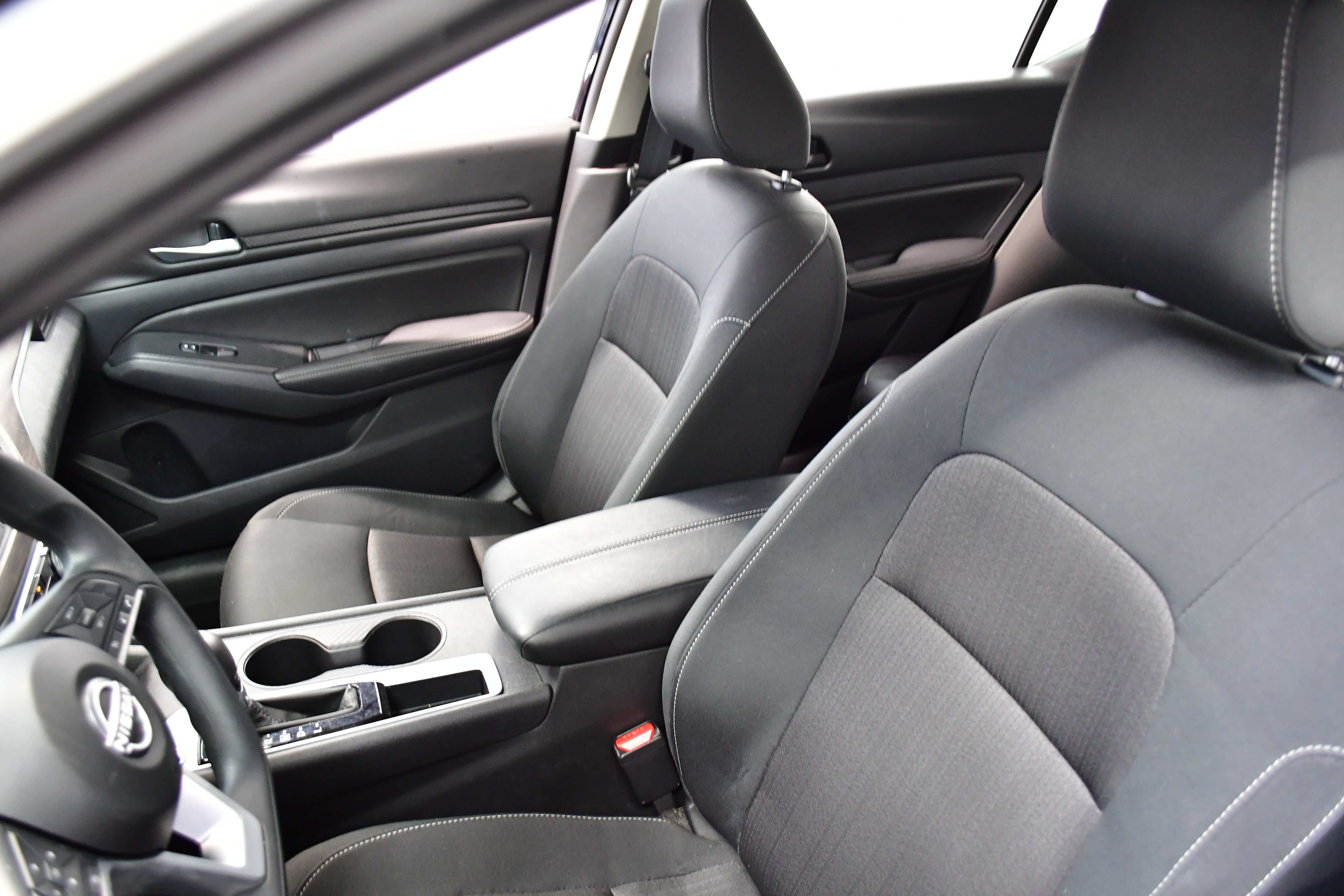 Used 2025 Nissan Altima 2.5 SV image 9