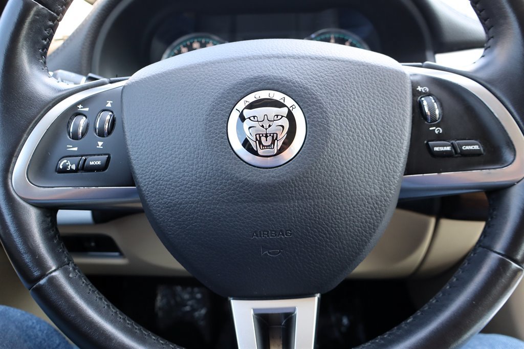 Used 2013 Jaguar XF RWD image 35