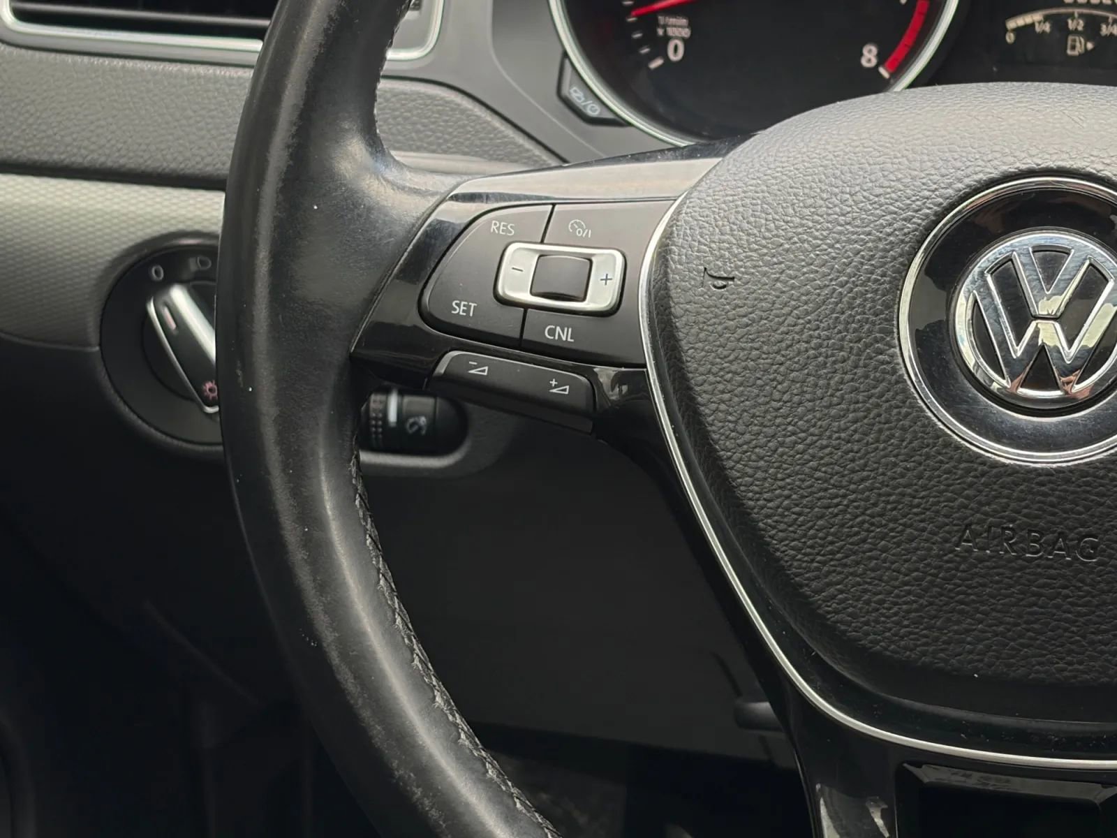 Used 2015 Volkswagen Jetta SE FWD image 26