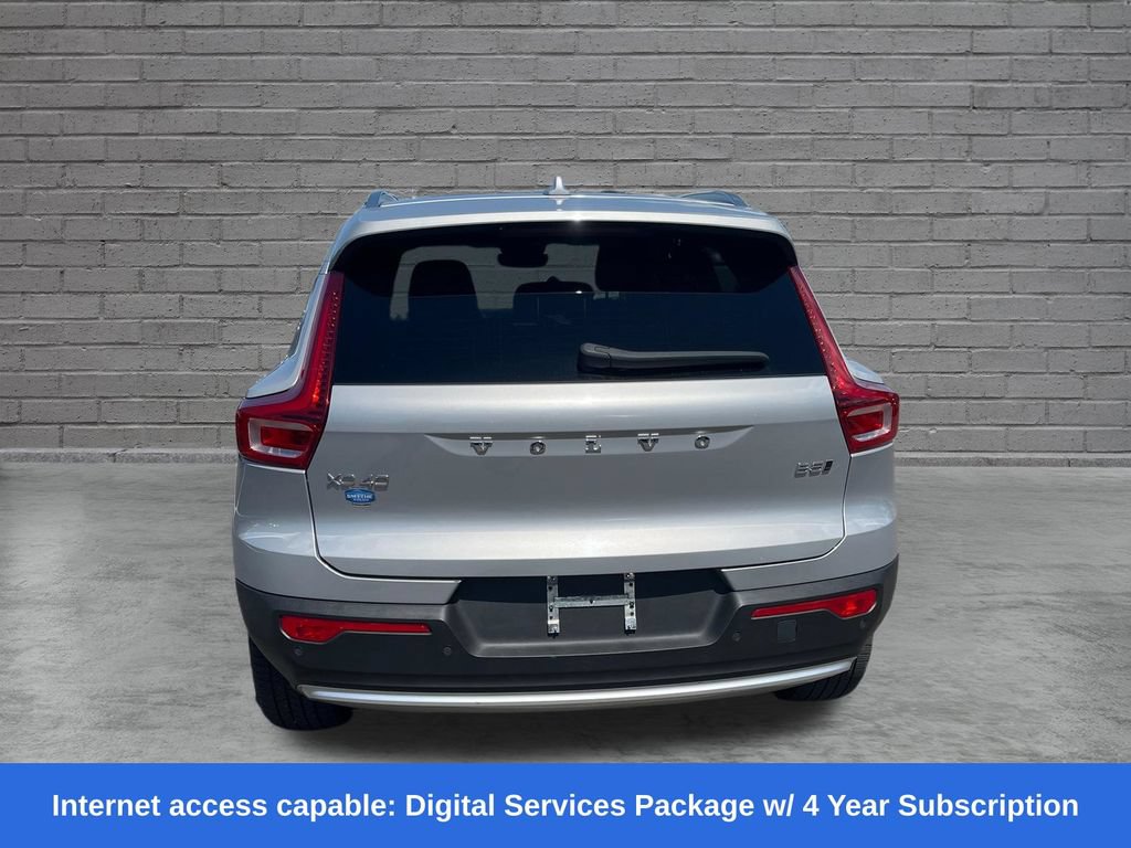 Used 2023 Volvo XC40 B5 Plus AWD/4WD image 4