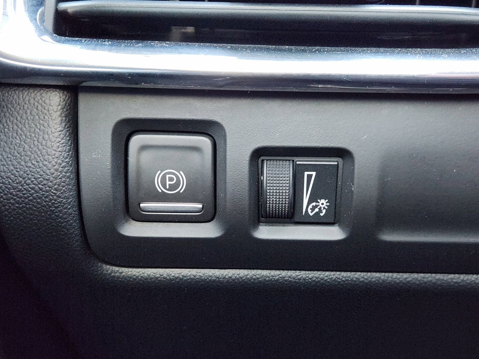 Used 2023 Cadillac XT4 Sport w/ Cold Weather Package image 25