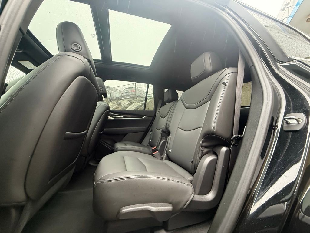 Used 2024 Cadillac XT6 Premium Luxury w/ Technology Package image 17