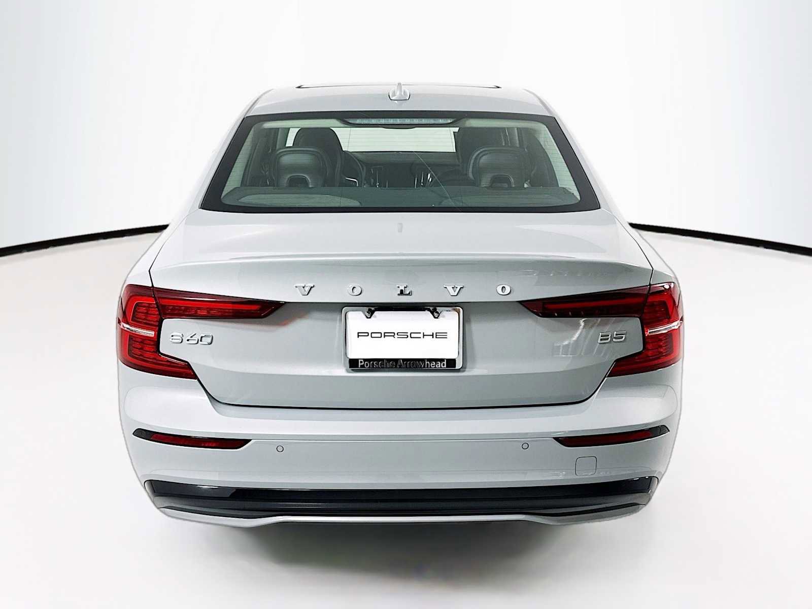 Used 2025 Volvo S60 B5 Core image 8