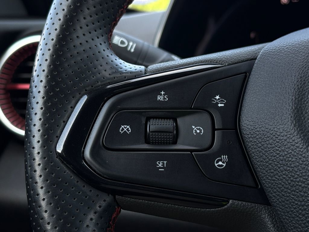 Used 2024 Chevrolet Trax RS FWD image 13